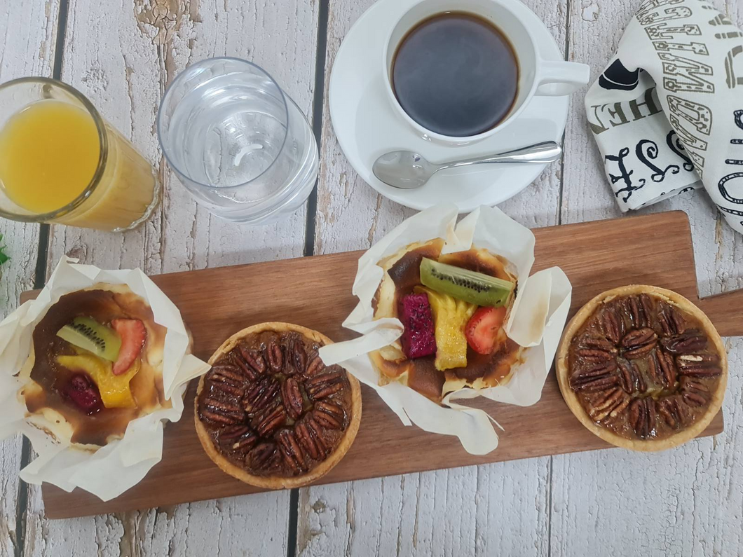 Mini Burnt Cheesecake & Pecan Pie