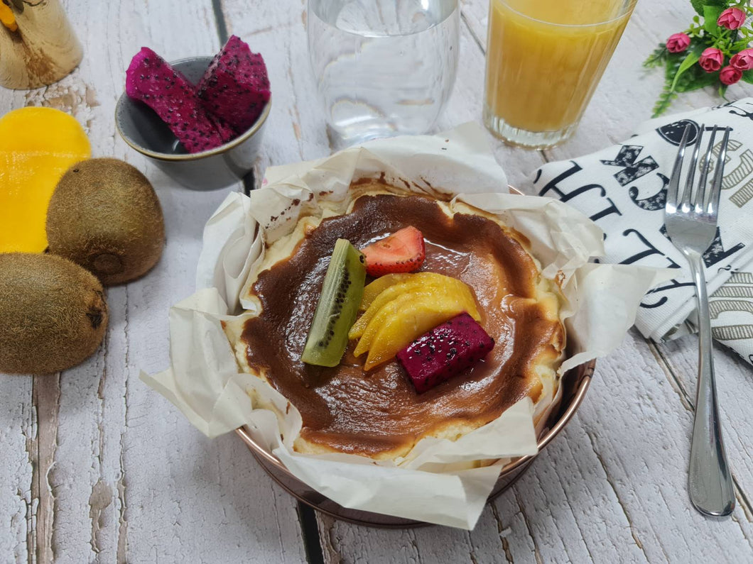 Burnt Cheesecake w/ Fruits
